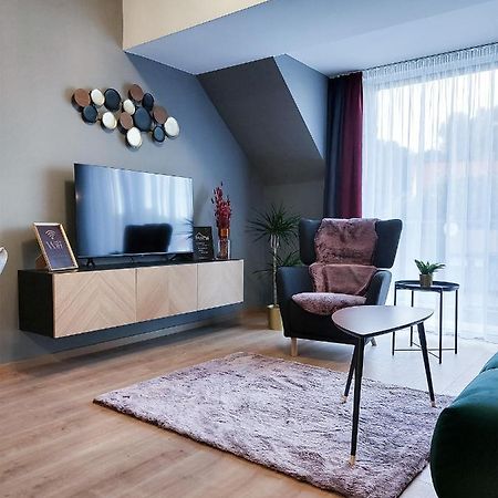 Linden Apartman 107 Glamour (Adults Only) โมชนมายารูวาร์ ภายนอก รูปภาพ