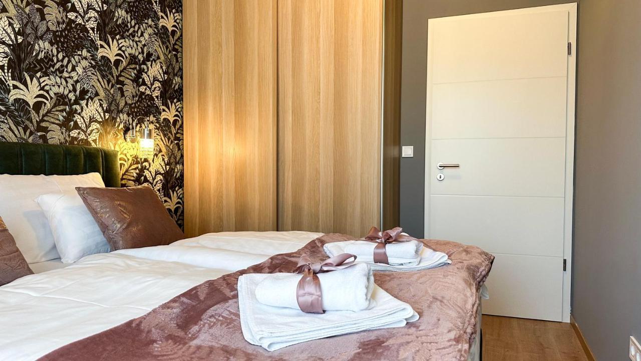 Linden Apartman 107 Glamour (Adults Only) โมชนมายารูวาร์ ภายนอก รูปภาพ