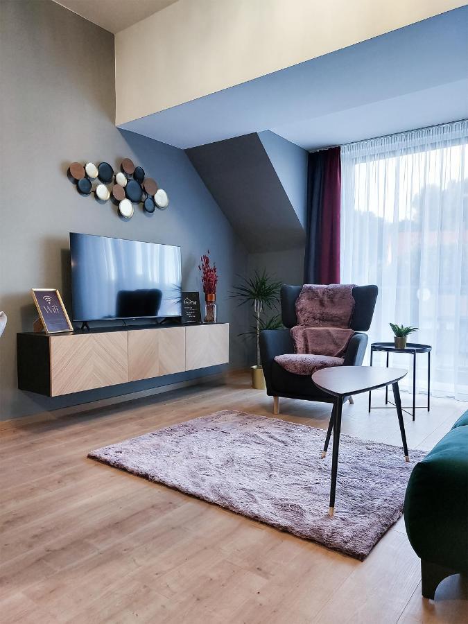 Linden Apartman 107 Glamour (Adults Only) โมชนมายารูวาร์ ภายนอก รูปภาพ