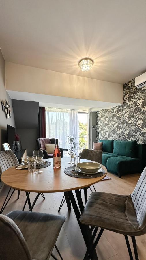 Linden Apartman 107 Glamour (Adults Only) โมชนมายารูวาร์ ภายนอก รูปภาพ